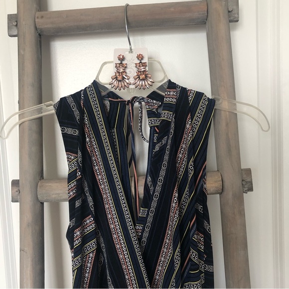 BCBGENERATION Low cut front and back bodysuit SZ XS - Picture 3 of 12